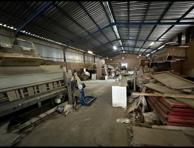 700M² WAREHOUSE TO LET IN KEW